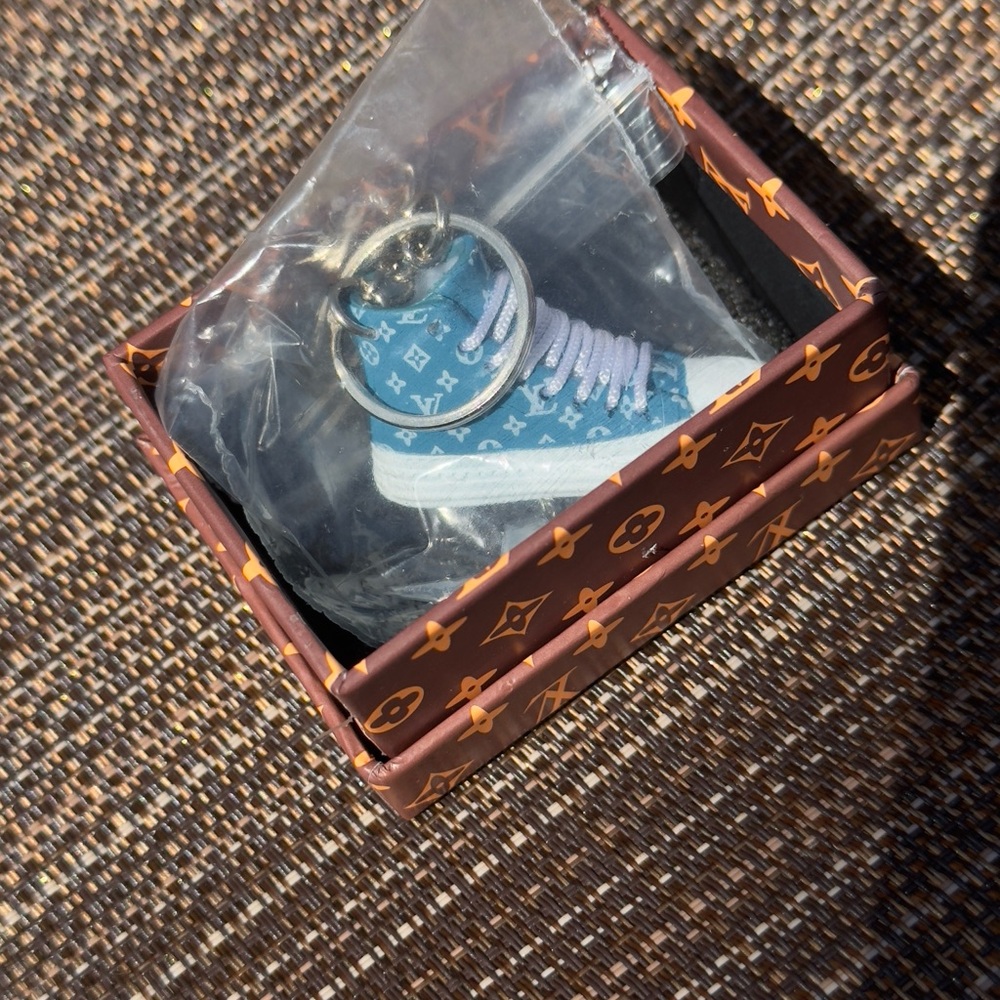 Fashion Blue Monogram Sneaker Keychain - Picture 14 of 15